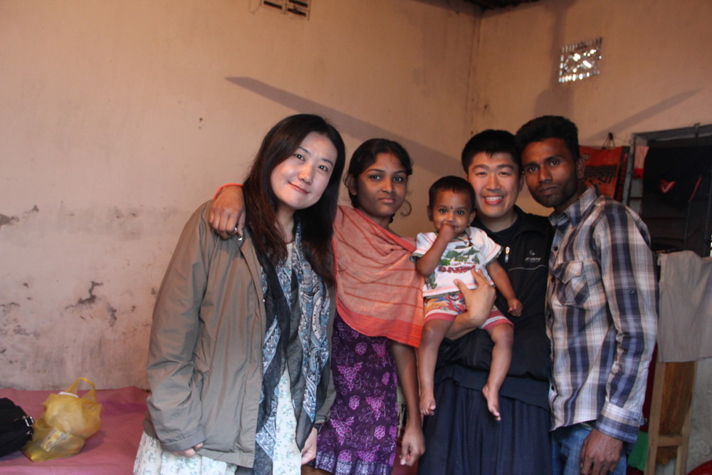 世界一周夫婦　バングラデシュで仲良くなった家族と