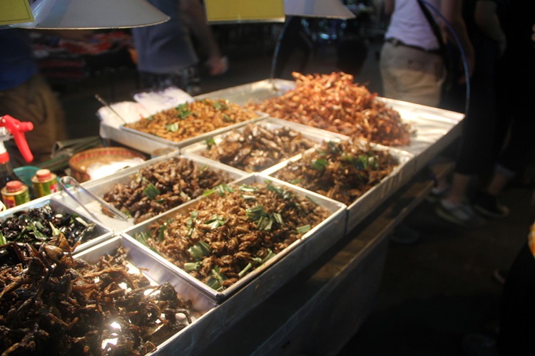 タイの食用虫屋台