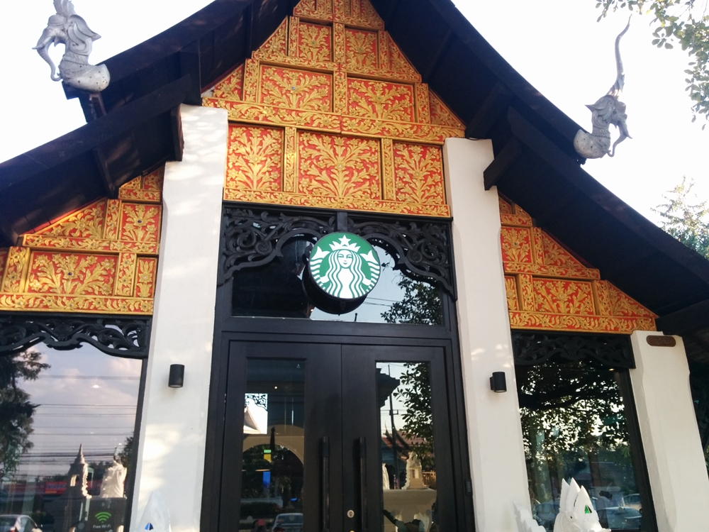 タイ伝統様式のランナー建築のstarbucks(スターバックス)