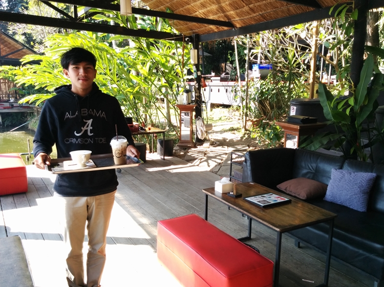 本当は秘密にしたいチェンマイの地元の方々に人気上昇中のカフェその３「Phufinn in the lake(通称インザレイク)」カフェ